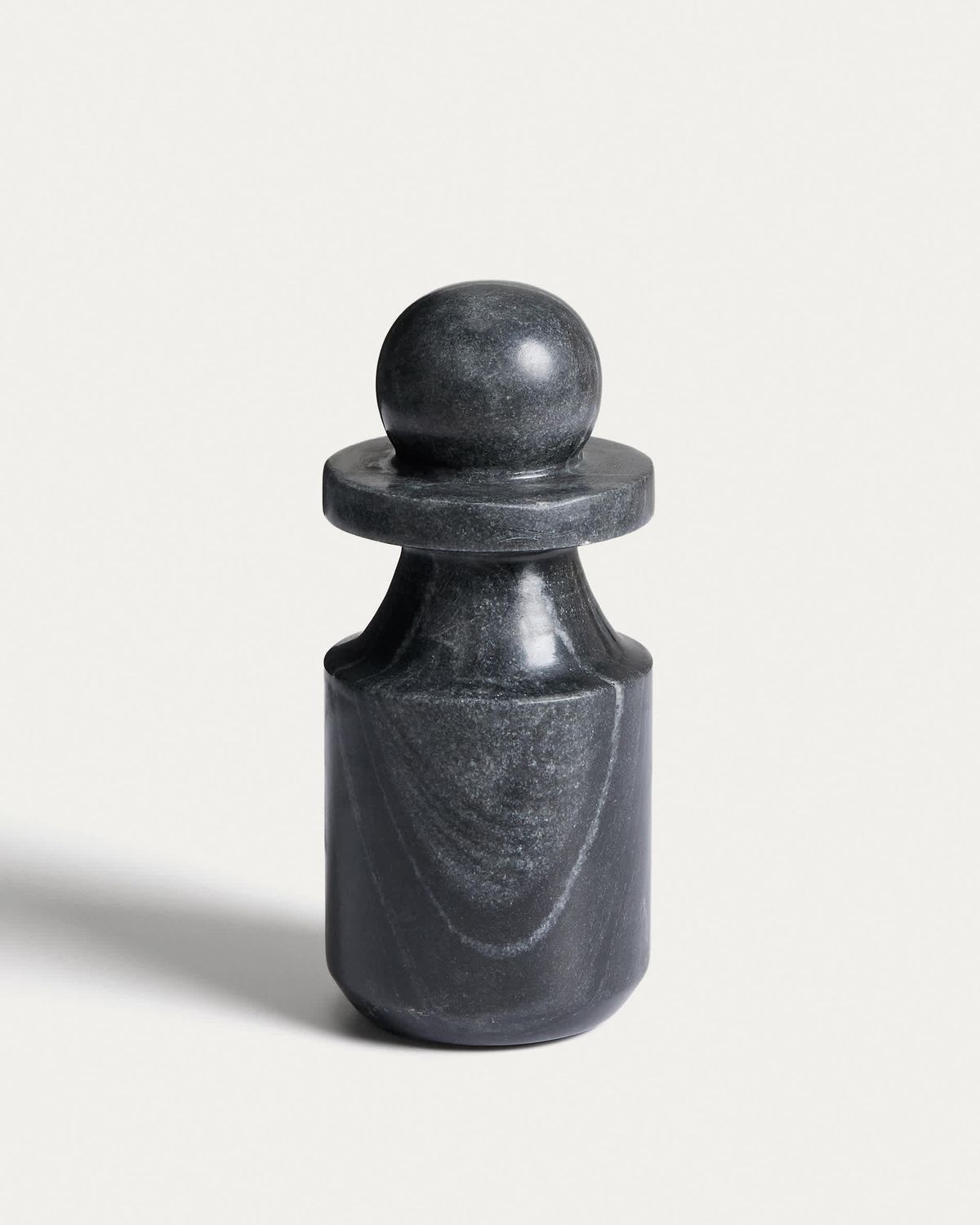 Escultura Elvora de mármol gris 23 cm