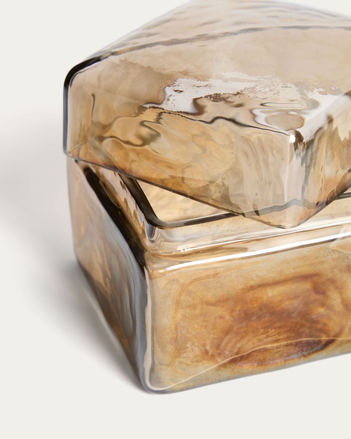 Caja decorativa Aveli de cristal beige tornasolado 9 x 9 cm