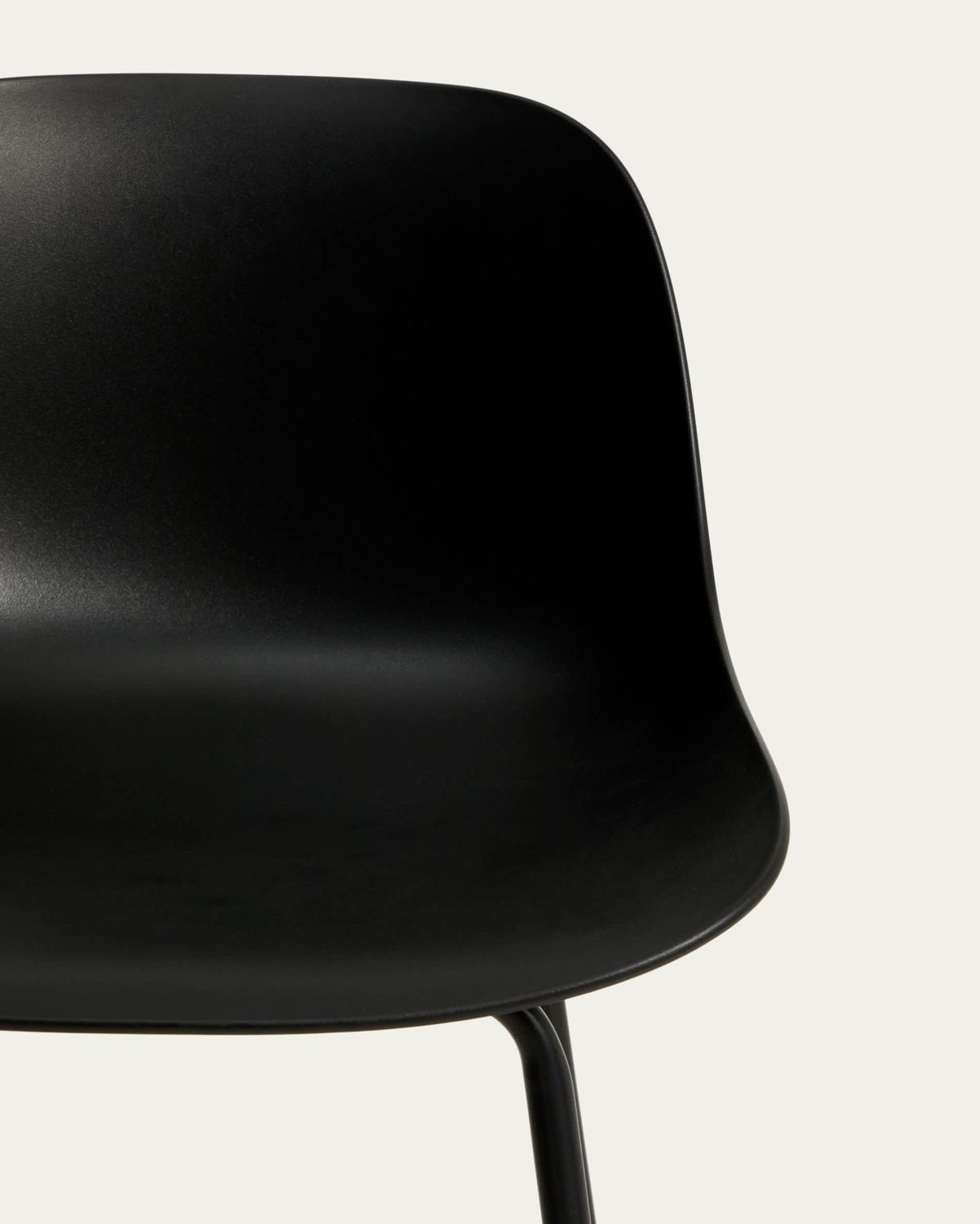 Taburete Altea negro y patas de acero con acabado negro 65 cm