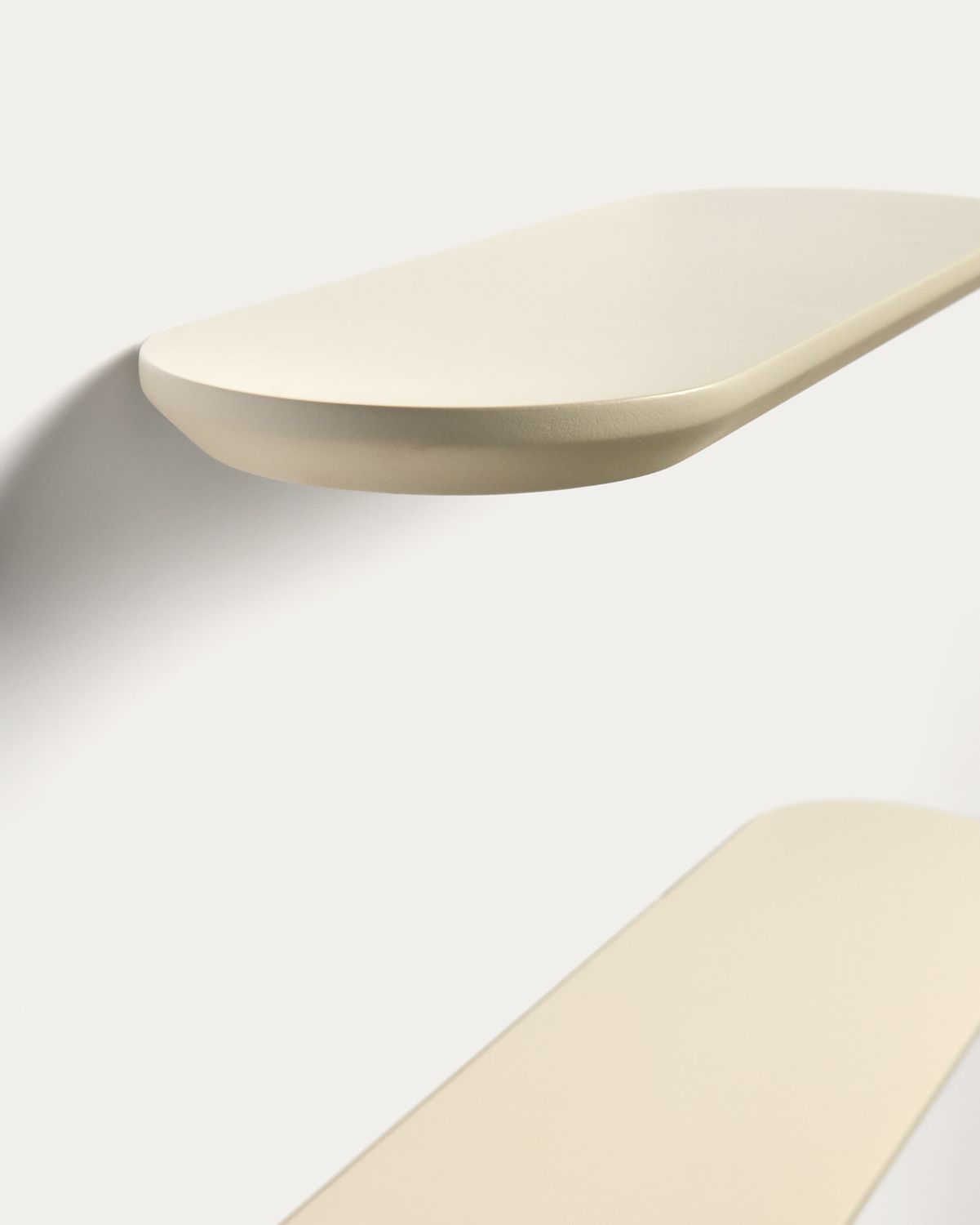 Set Arely de 2 estantes de MDF con acabado lacado beige 35 cm / 55 cm