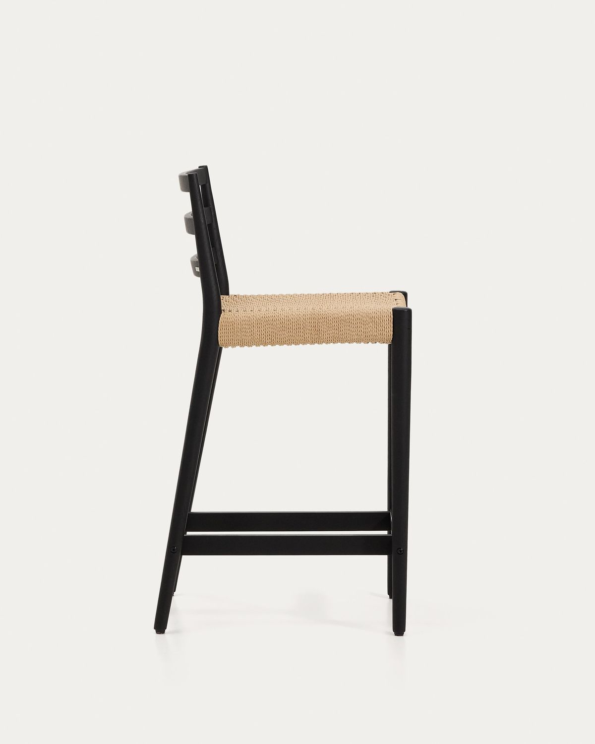 Taburete Analy respaldo madera maciza roble acabado negro y asiento de cuerda 65cm FSC Mix Credit