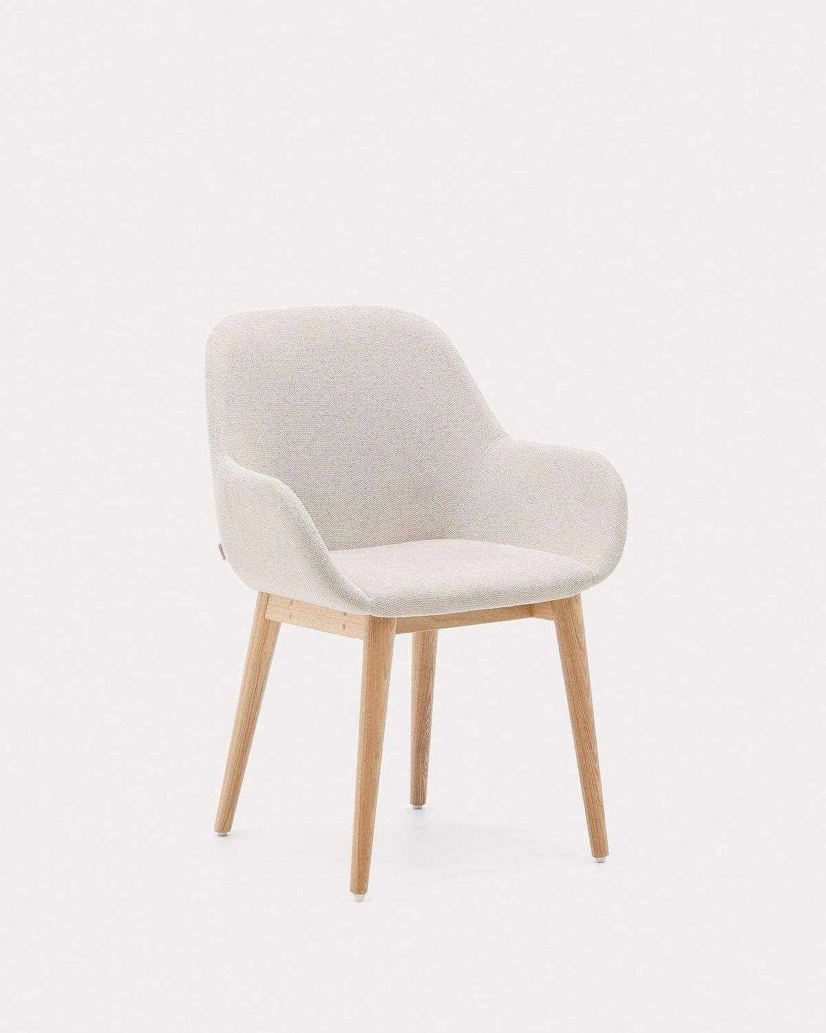 Silla Konna beige y patas de madera maciza de fresno acabado natural