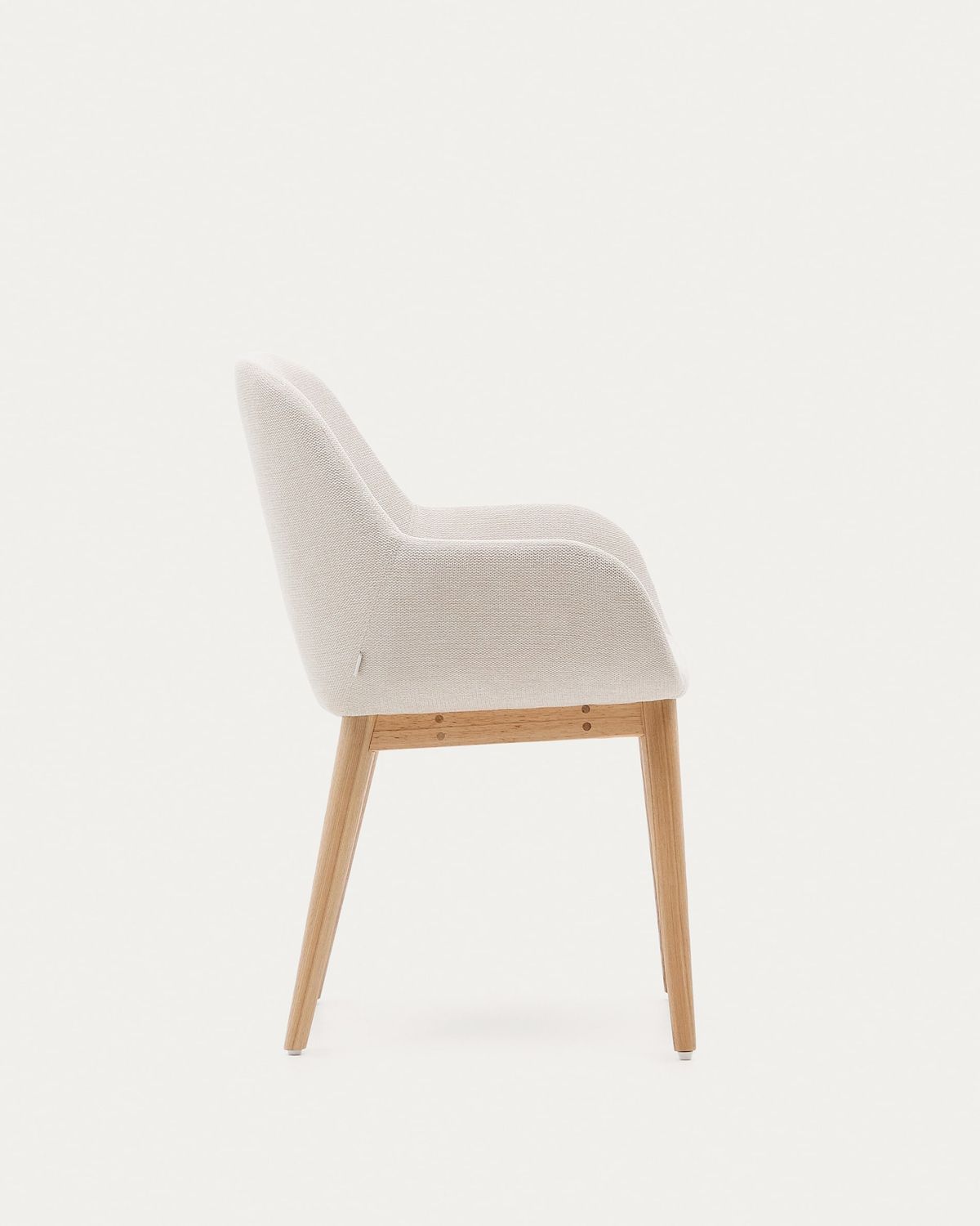 Silla Konna beige y patas de madera maciza de fresno acabado natural