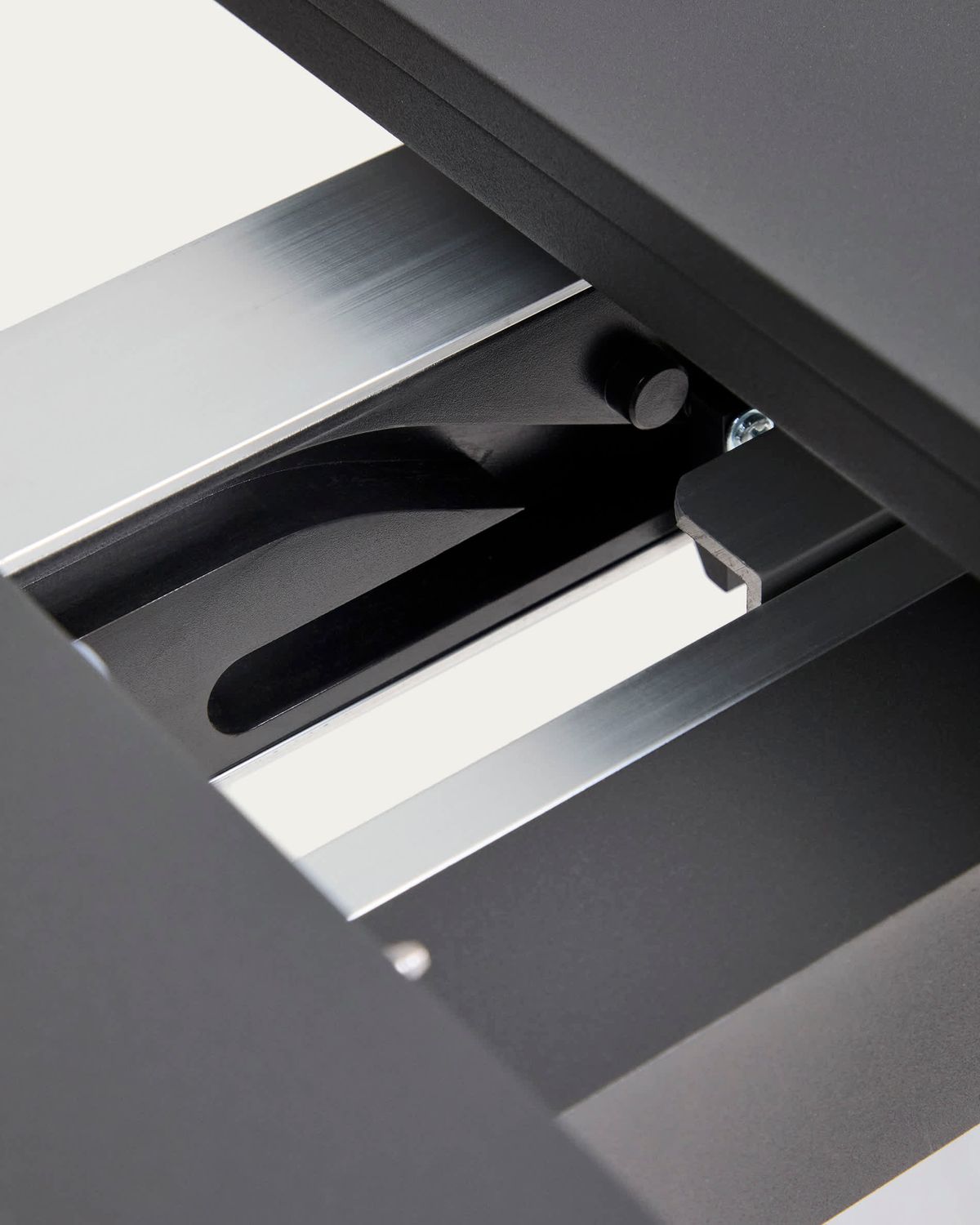 Set de mesa extensible Izola de aluminio grafito y 4 sillas Argasi de aluminio grafito y cuerda sintética gris oscuro 185 (235) x 100 cm