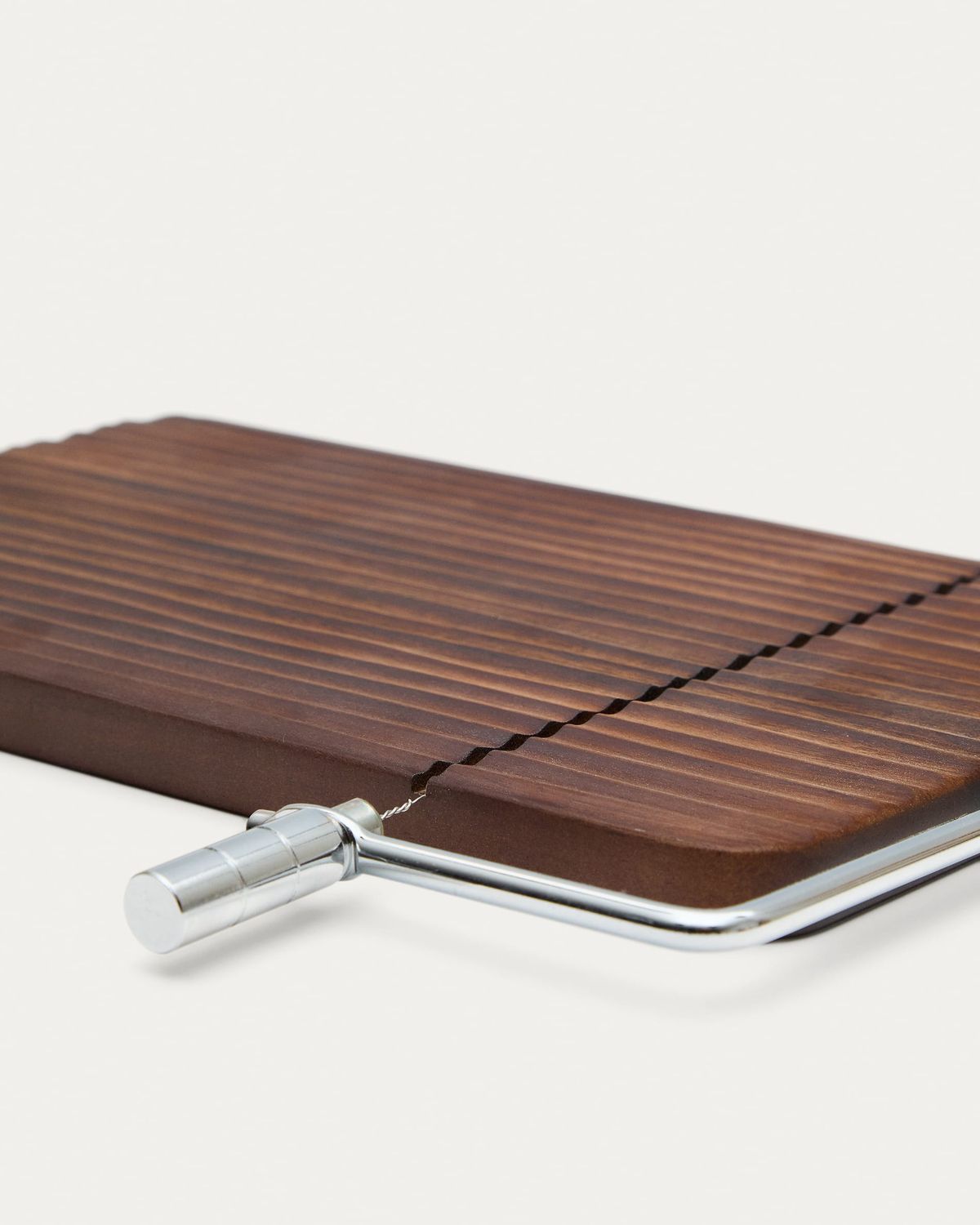 Tabla de cortar quesos Rommu de madera de acacia FSC 100%