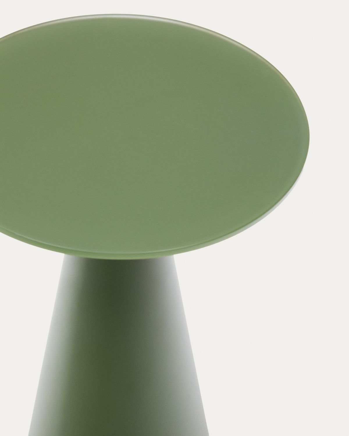 Mesa auxiliar Wilshire vidrio templado glaseado y acero acabado pintado verde mate Ø35cm