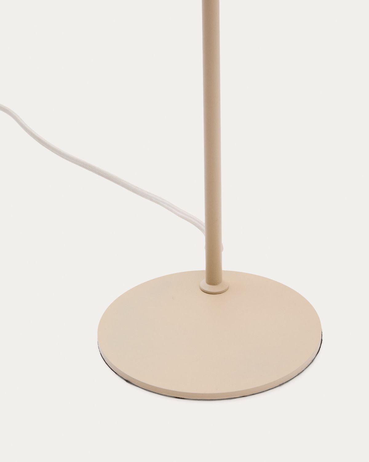 Lámpara de escritorio Manie de metal con acabado texturizado beige