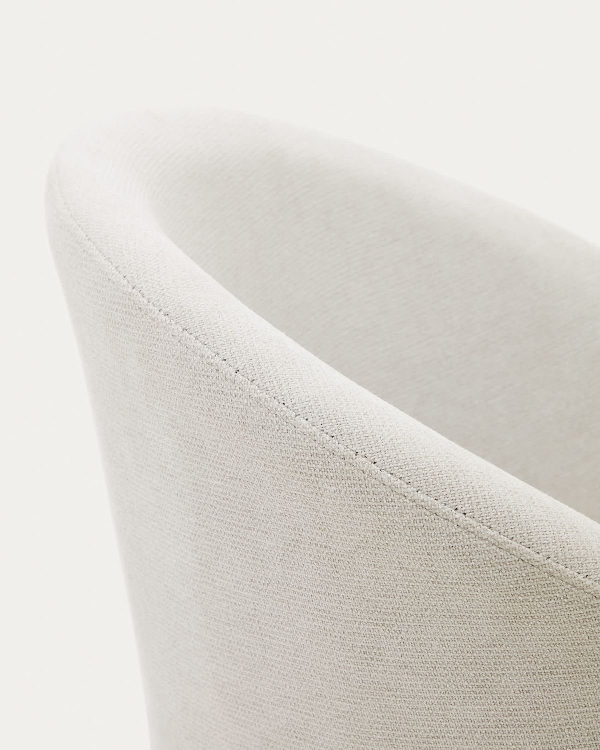 Silla giratoria Marvin chenilla beige y patas de madera maciza de haya acabado natural FSC 100%