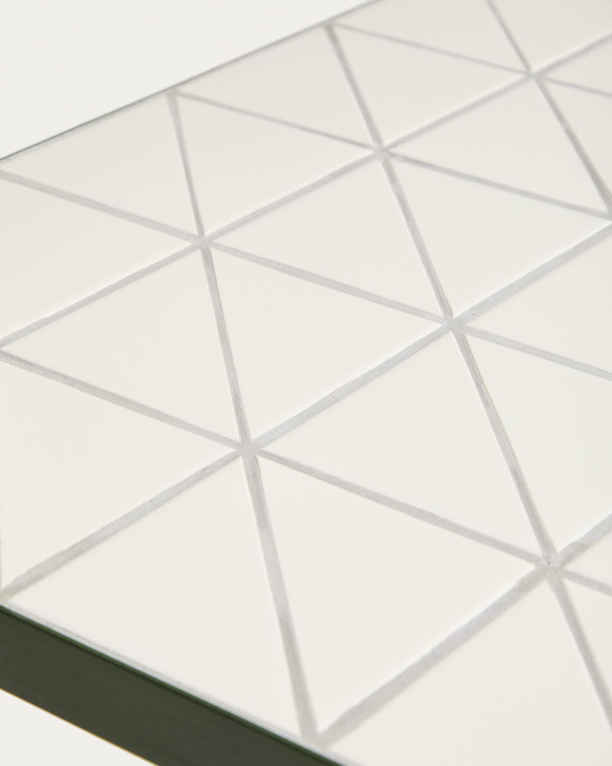 Mesa auxiliar Maurina de acero galvanizado verde con azulejos color crudo 81 x 51 cm