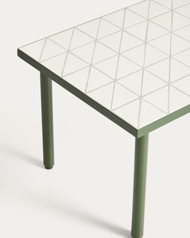 Mesa auxiliar Maurina de acero galvanizado verde con azulejos color crudo 81 x 51 cm