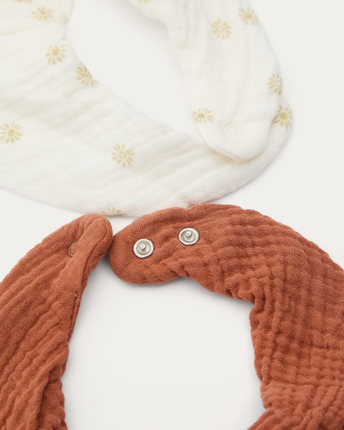 Set Olna de 2 bandanas de 100% algodón terracota y estampado soles