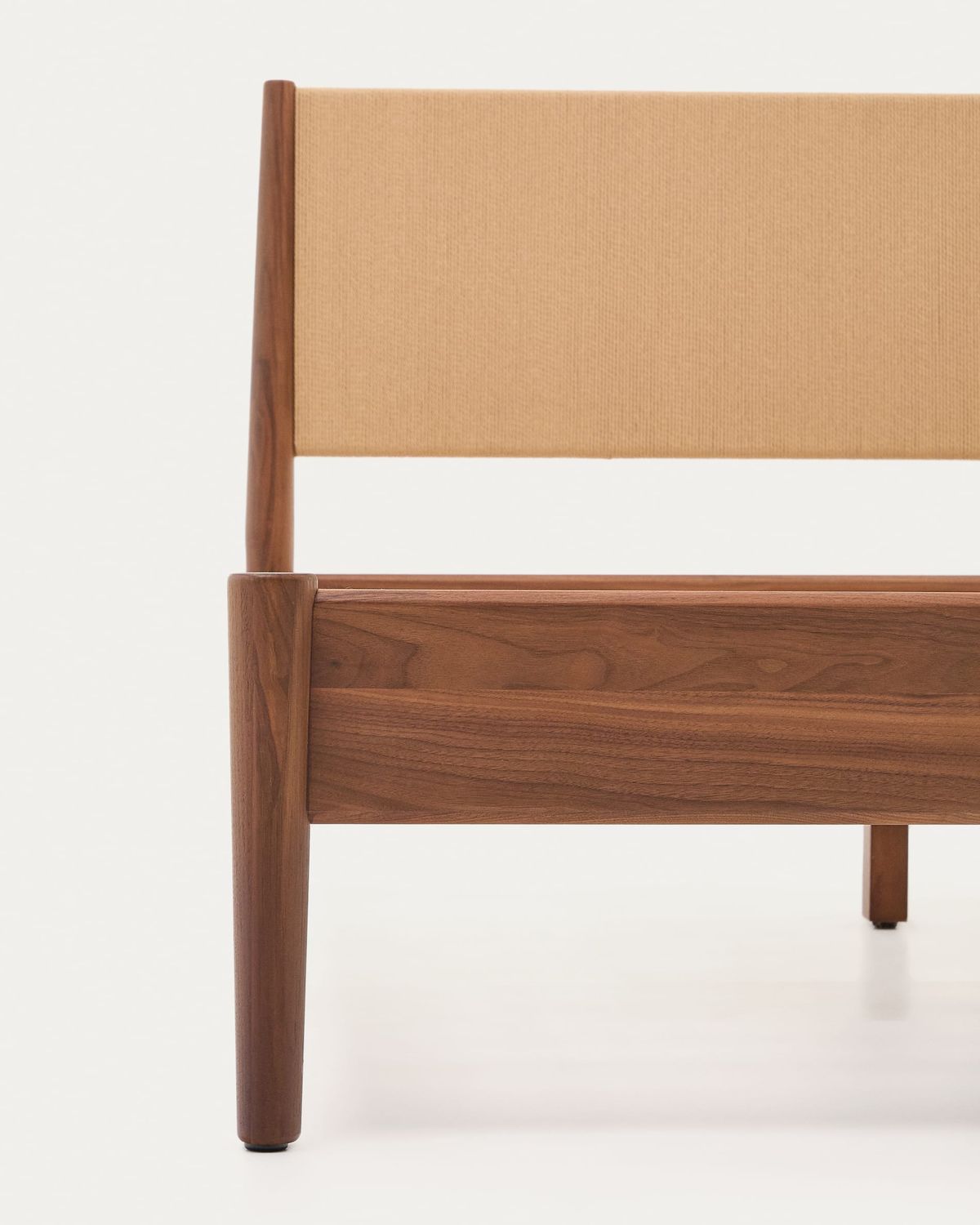 Cama Elan de chapa y madera maciza de nogal con cuerda colchón 180 x 200 cm