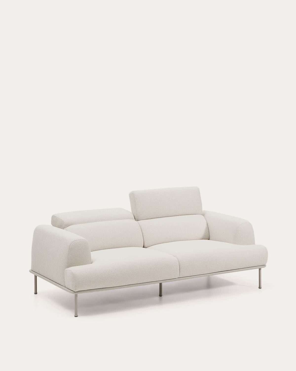 Sofá Aurum 3 plazas chenilla crudo con cabecero reclinable y base de metal beige mate 234 cm FSC Mix Credit