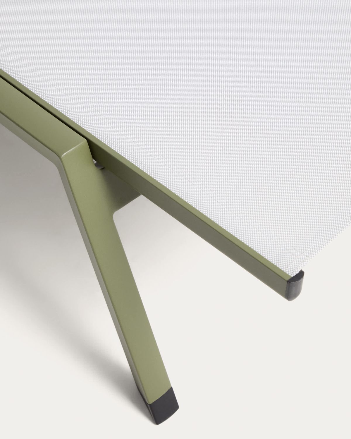 Tumbona apilable Capraia de aluminio verde y texteline beige