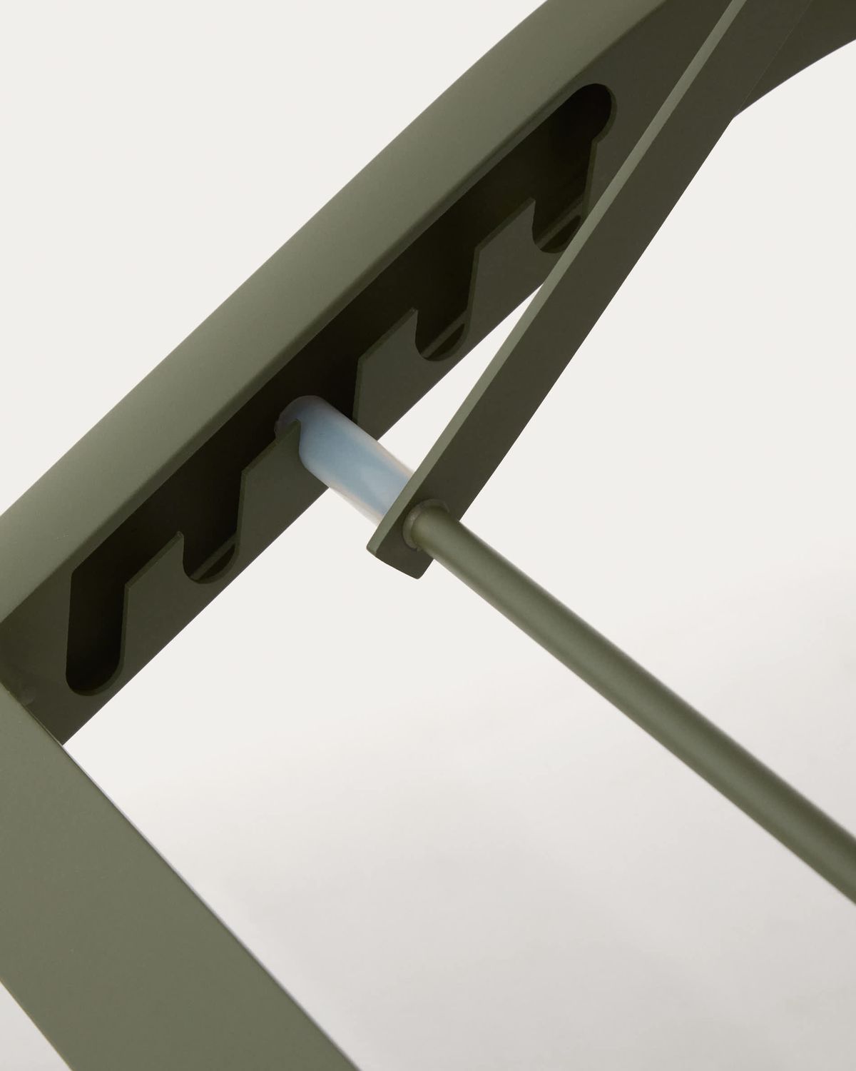 Tumbona apilable Capraia de aluminio verde y texteline beige