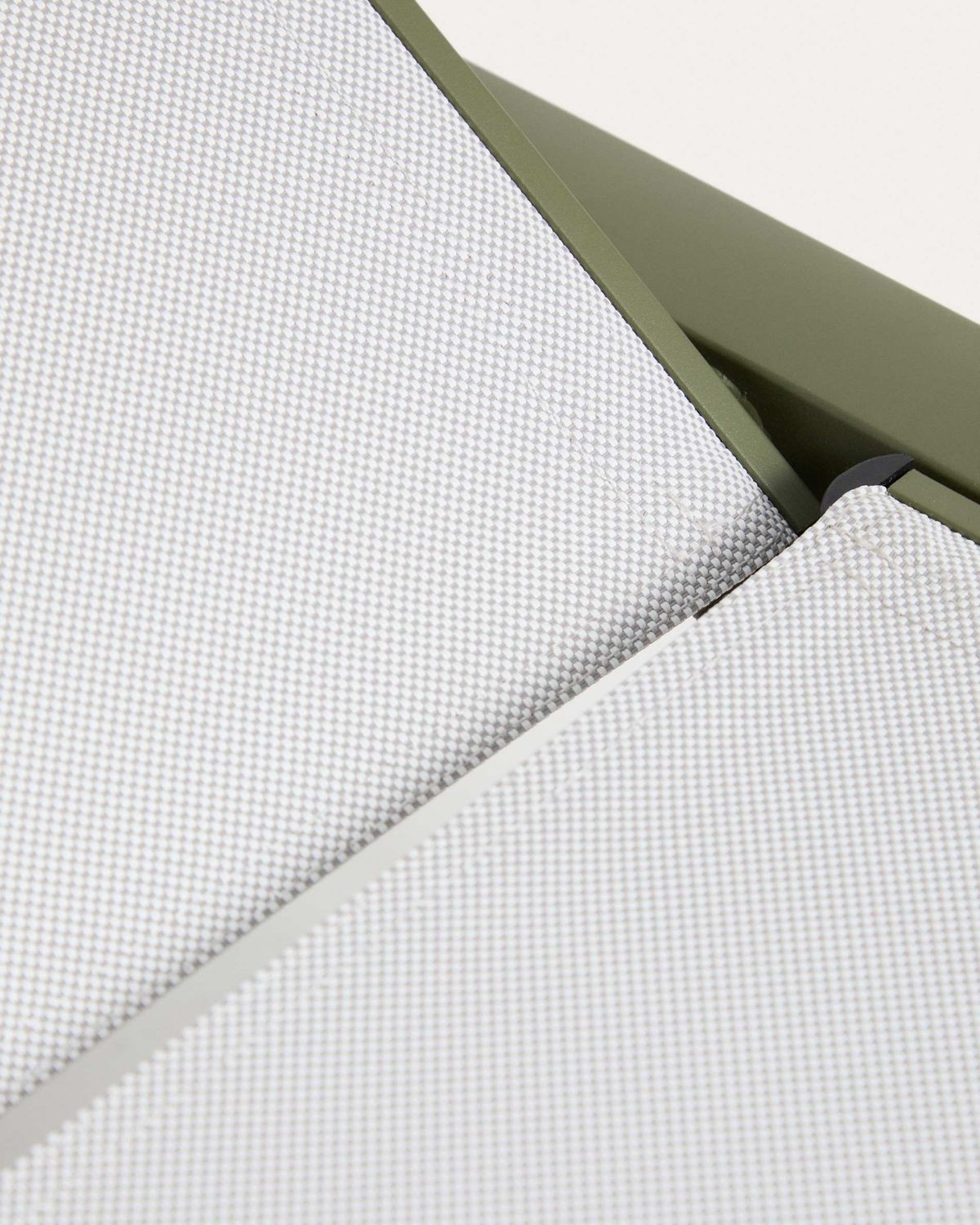 Tumbona apilable Capraia de aluminio verde y texteline beige