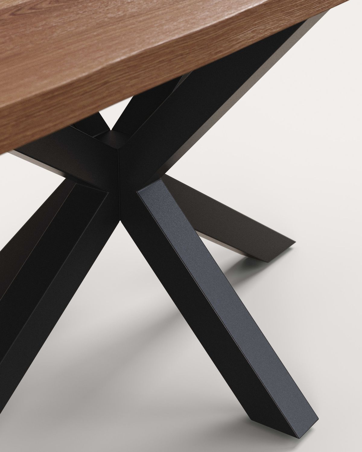 Mesa Argo de chapa de roble envejecido y patas de acero con acabado negro 160 x 90 cm