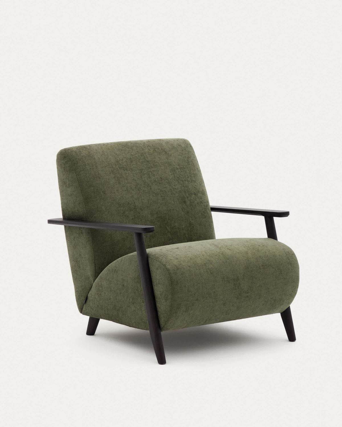 Butaca Meghan de chenilla verde y madera maciza de fresno con acabado wengué FSC Mix Credit
