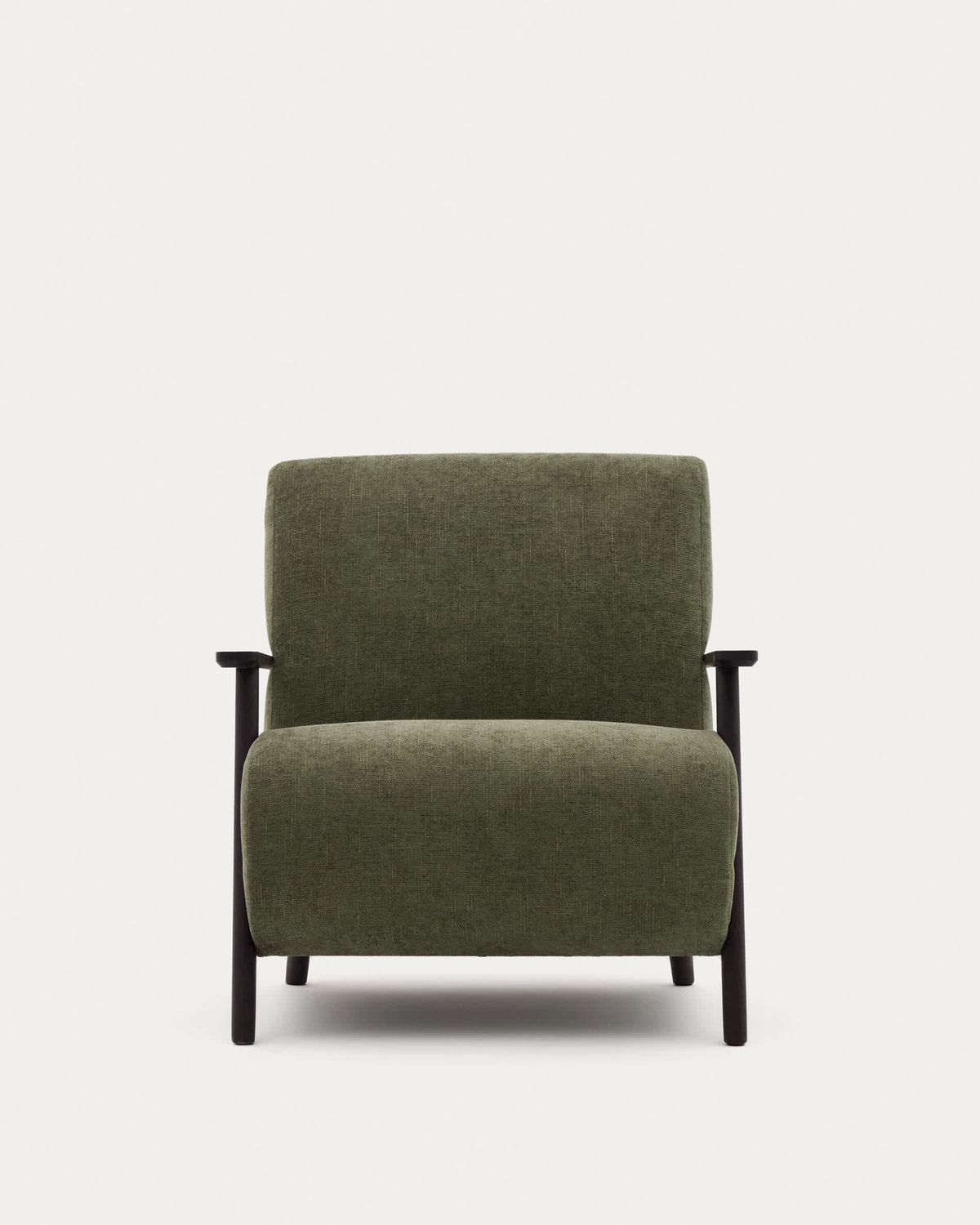 Butaca Meghan de chenilla verde y madera maciza de fresno con acabado wengué FSC Mix Credit