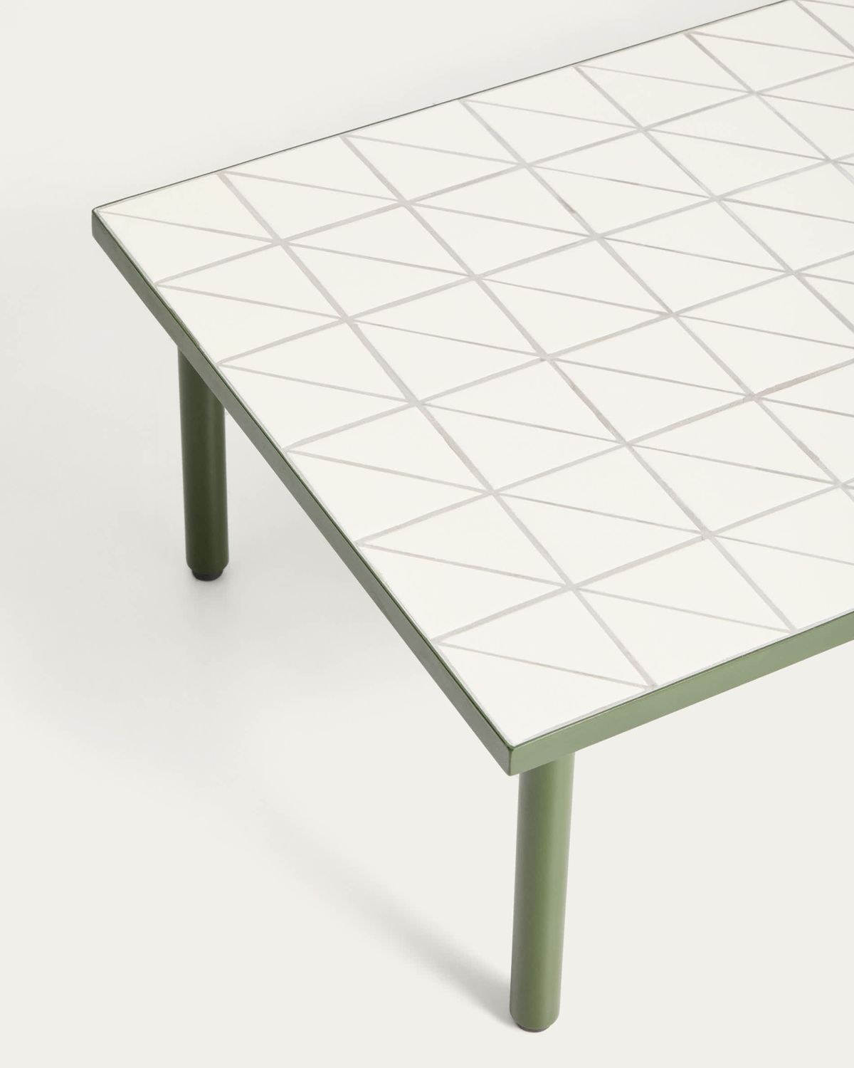 Mesa de centro Maurina de acero galvanizado verde con azulejos color crudo 122 x 61 cm