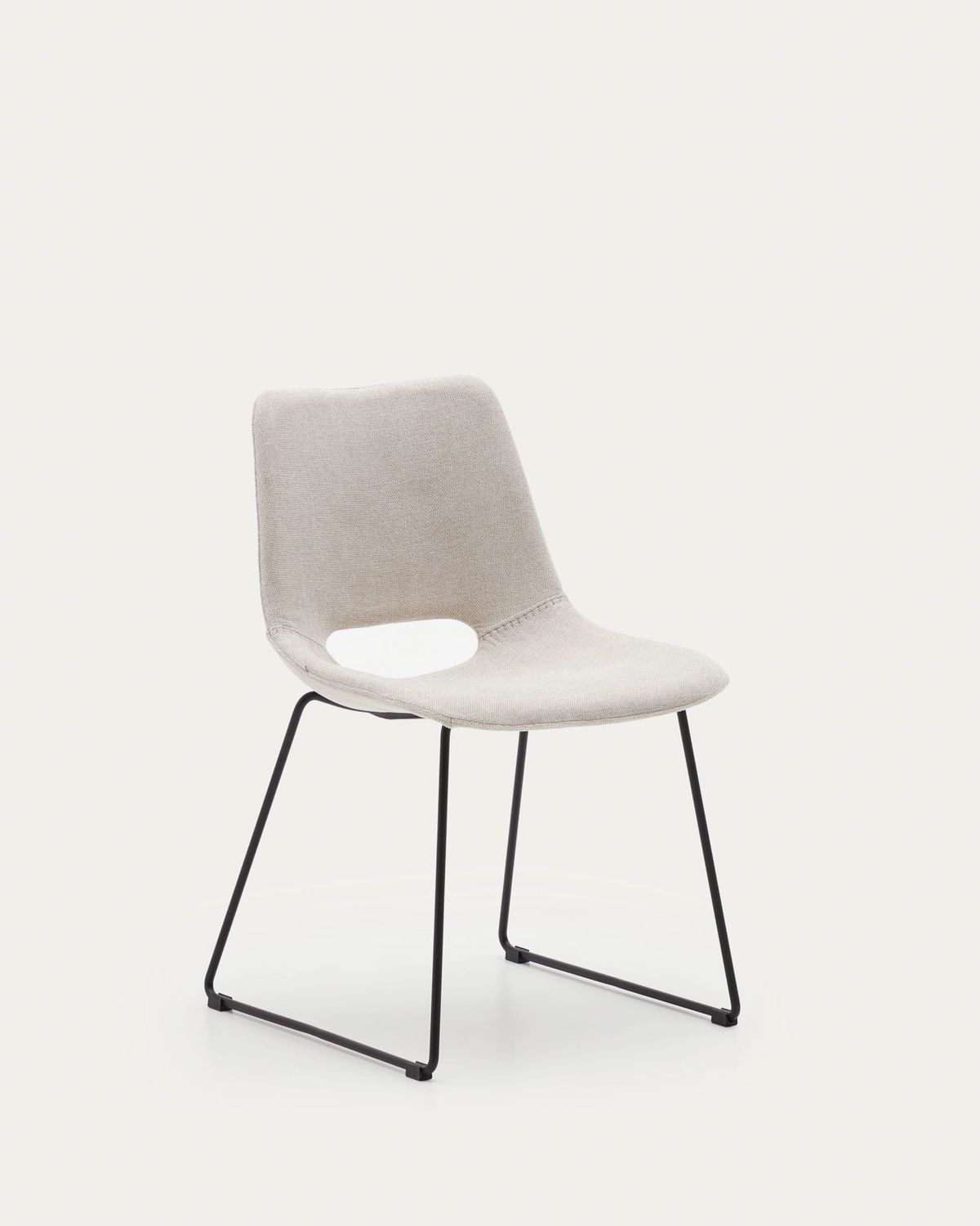 Silla Zahara beige y patas de acero con acabado negro FSC 100%