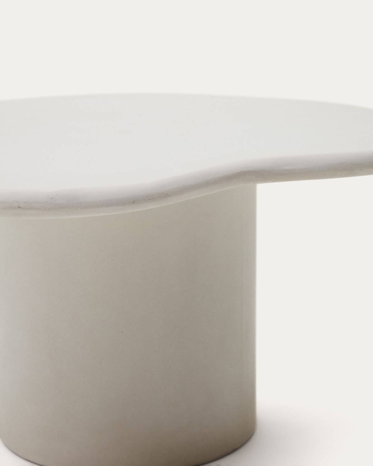 Mesa de centro Macarella de cemento blanco 83 x 77 cm