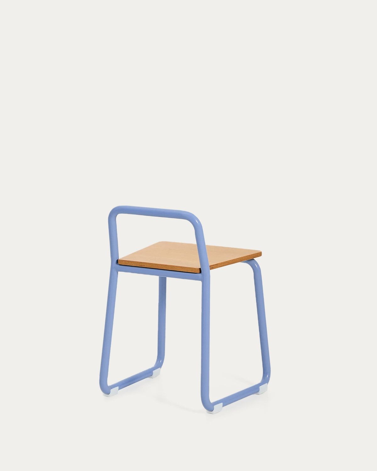 Silla Tinn de chapa de fresno y estructura de metal azul