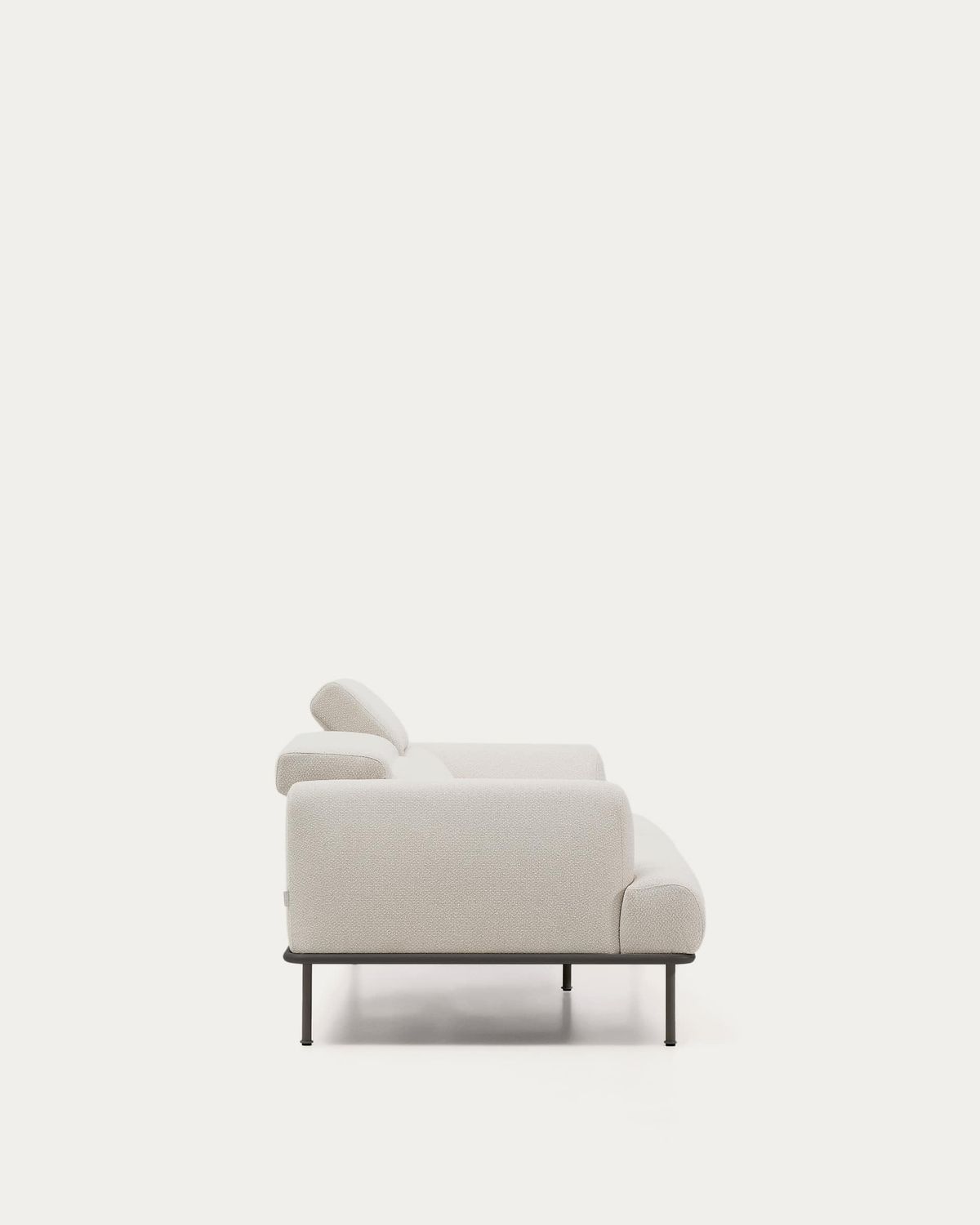 Sofá Aurum 3 plazas chenilla crudo con cabecero reclinable y base de metal gris mate 234 cm FSC Mix Credit