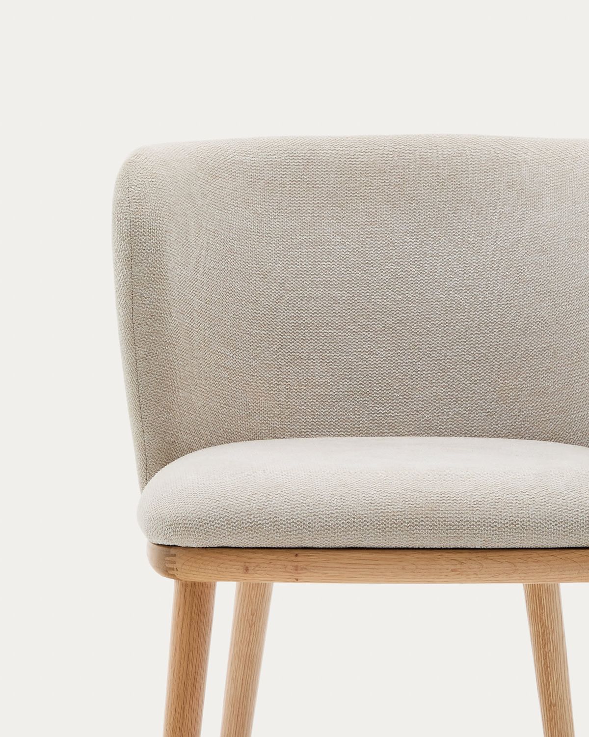 Silla Ciselia chenilla beige y madera maciza de fresno acabado tono natural FSC Mix Credit