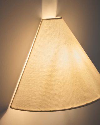 Aplique de pared Lumeni de madera de caucho y lino beige 30 cm