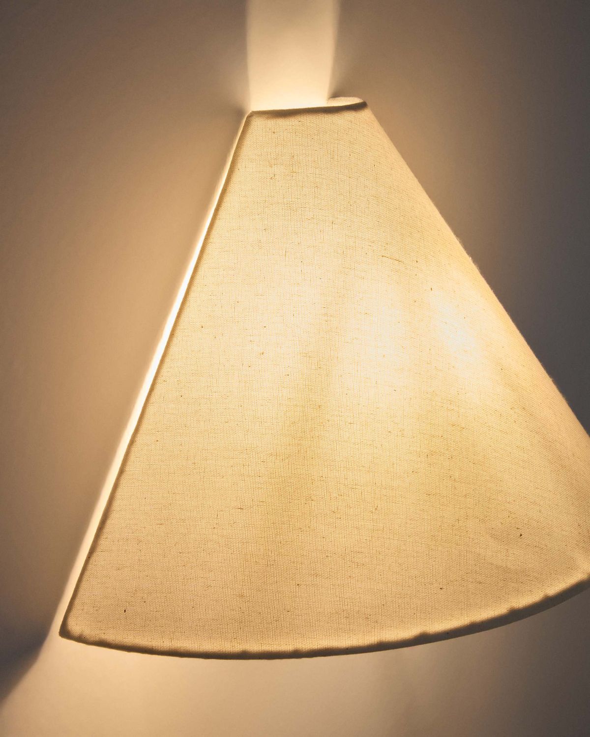 Aplique de pared Lumeni de madera de caucho y lino beige 30 cm