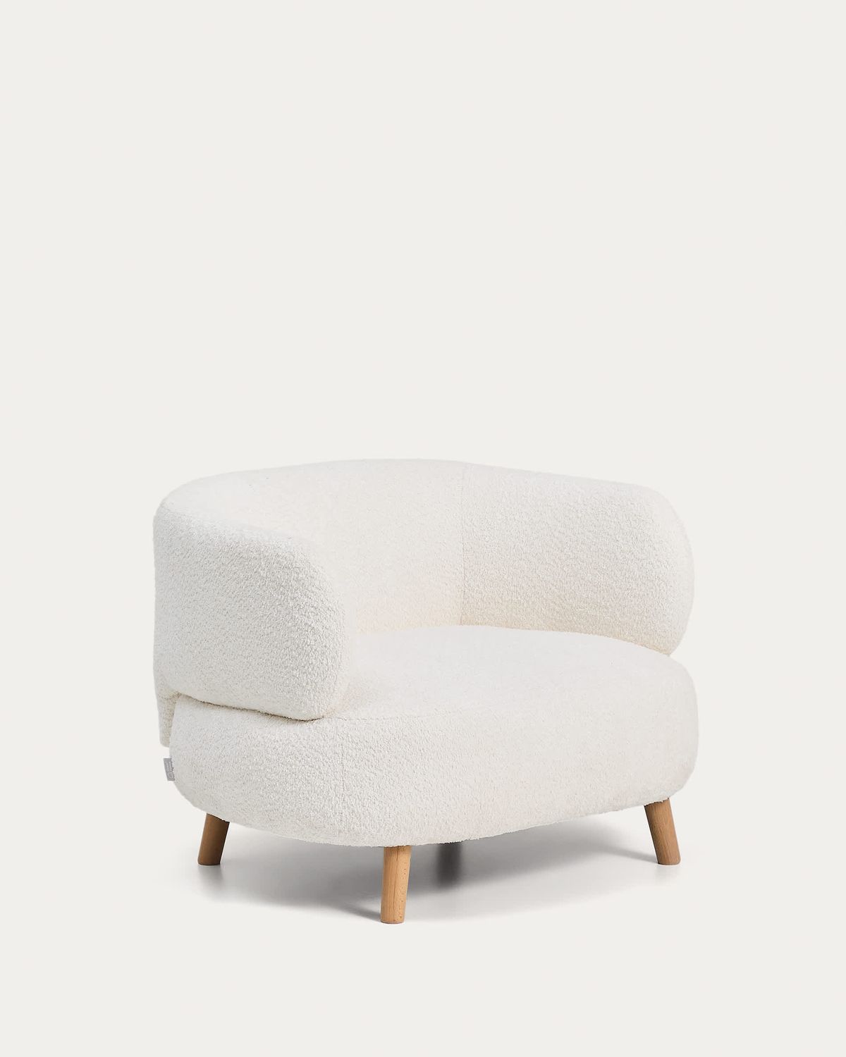Butaca Luisa retardante de fuego borreguito crudo con patas de madera maciza de haya 90 cm