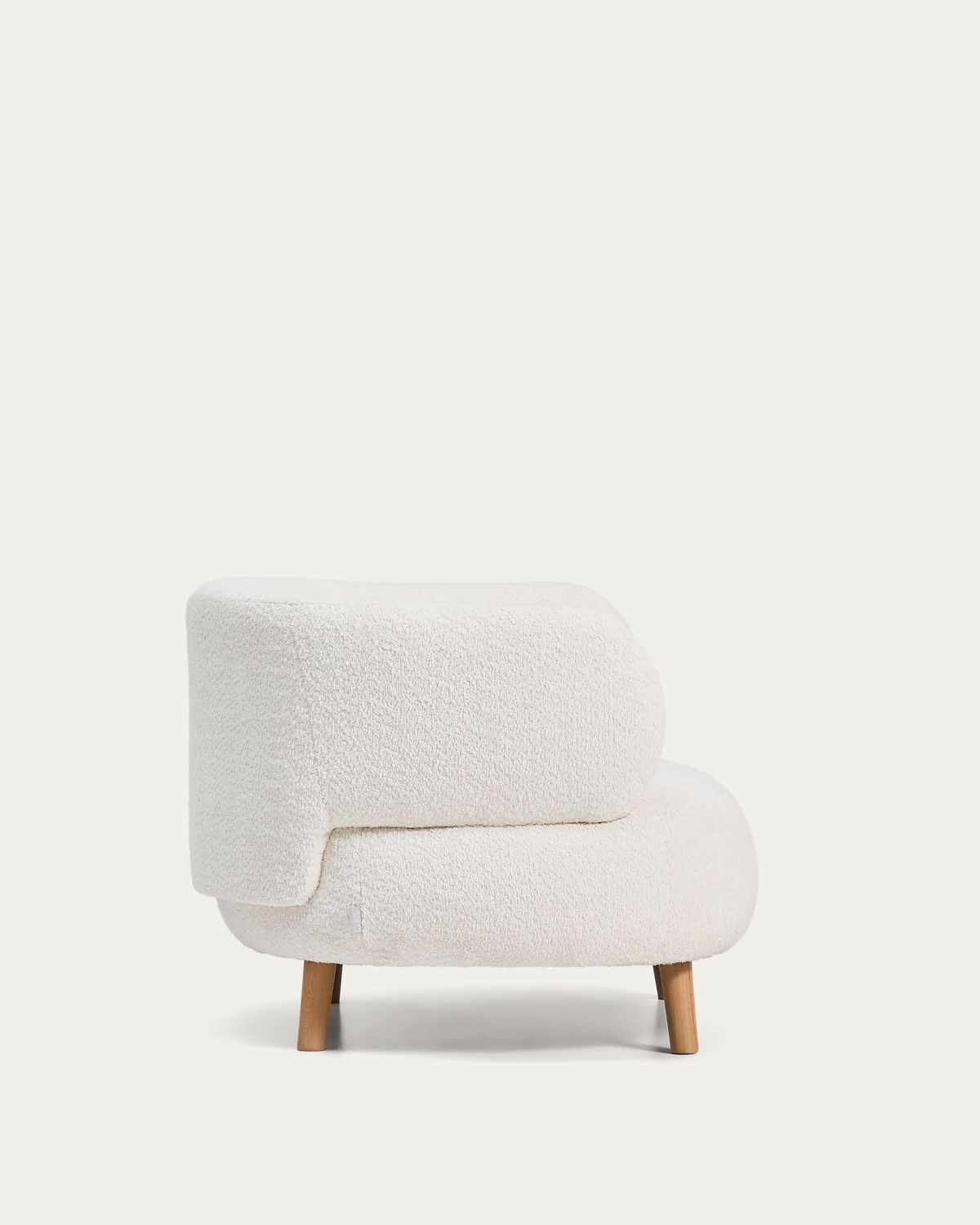Butaca Luisa retardante de fuego borreguito crudo con patas de madera maciza de haya 90 cm