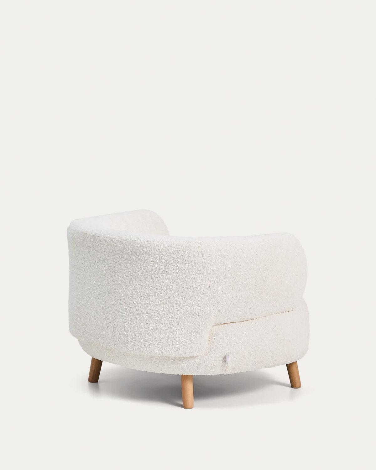 Butaca Luisa retardante de fuego borreguito crudo con patas de madera maciza de haya 90 cm