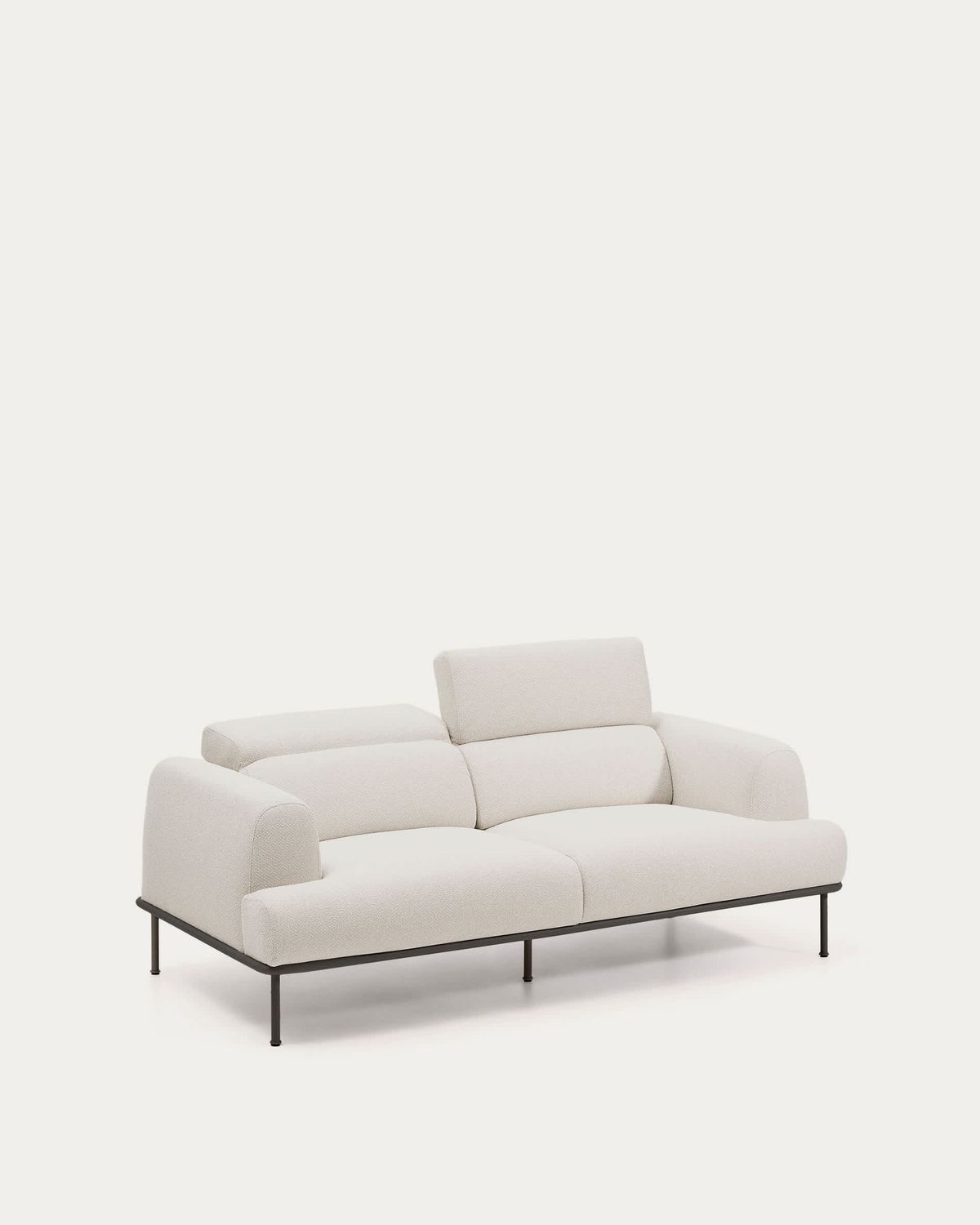 Sofá Aurum 2 plazas chenilla crudo con cabecero reclinable y base de metal gris mate 214 cm FSC Mix Credit