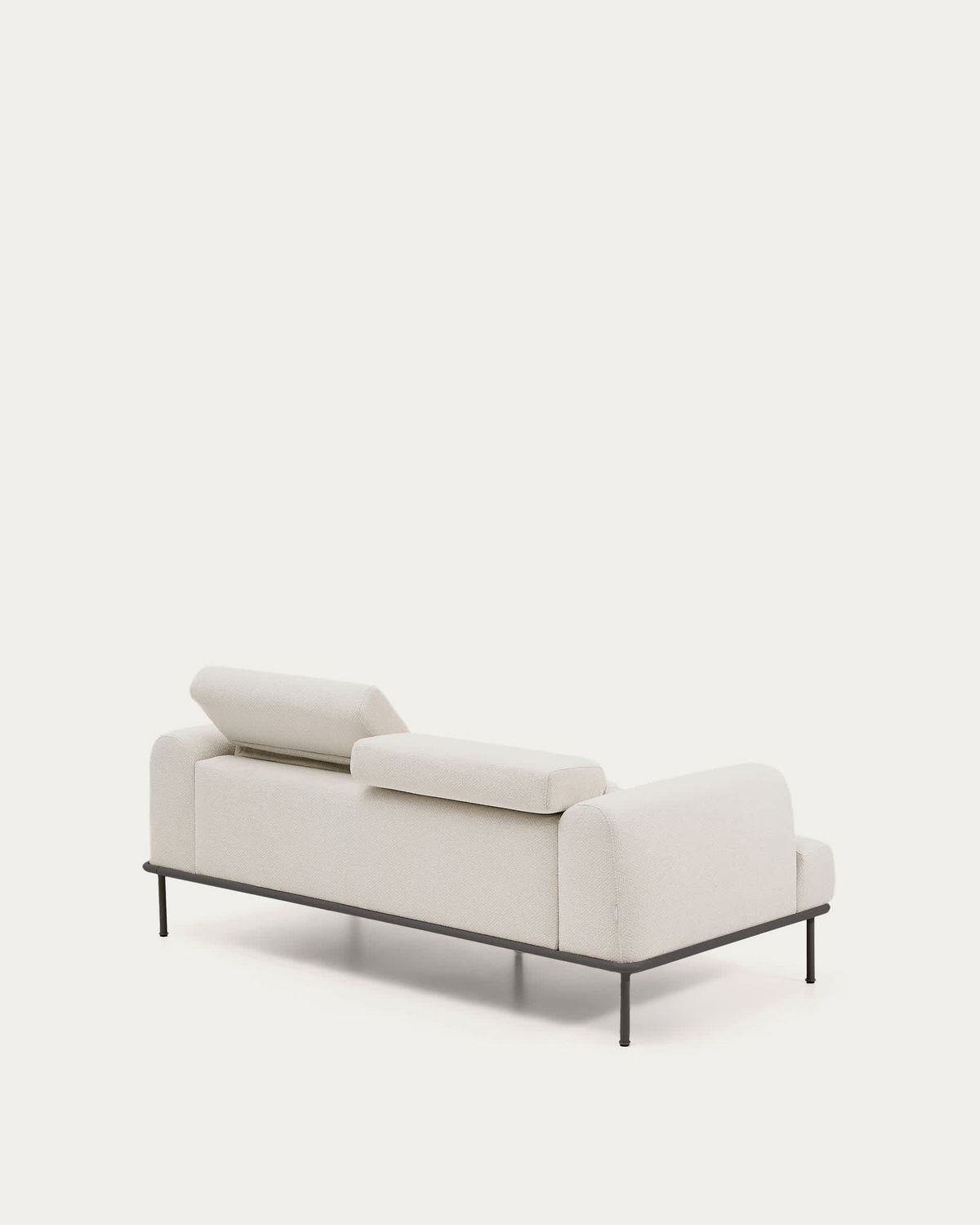 Sofá Aurum 2 plazas chenilla crudo con cabecero reclinable y base de metal gris mate 214 cm FSC Mix Credit