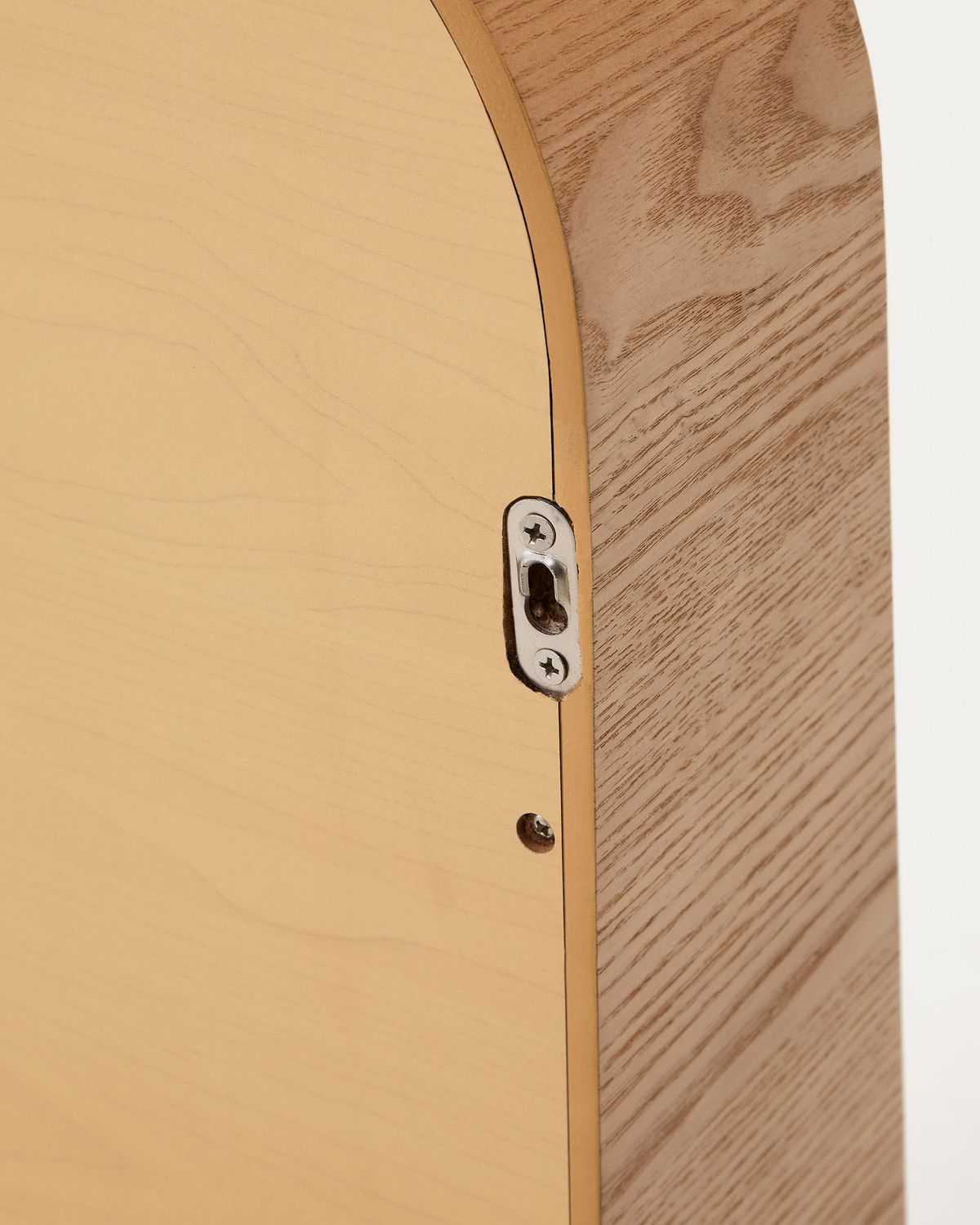 Espejo Salaya de madera contrachapada de fresno con acabado natural 90 x 60 cm