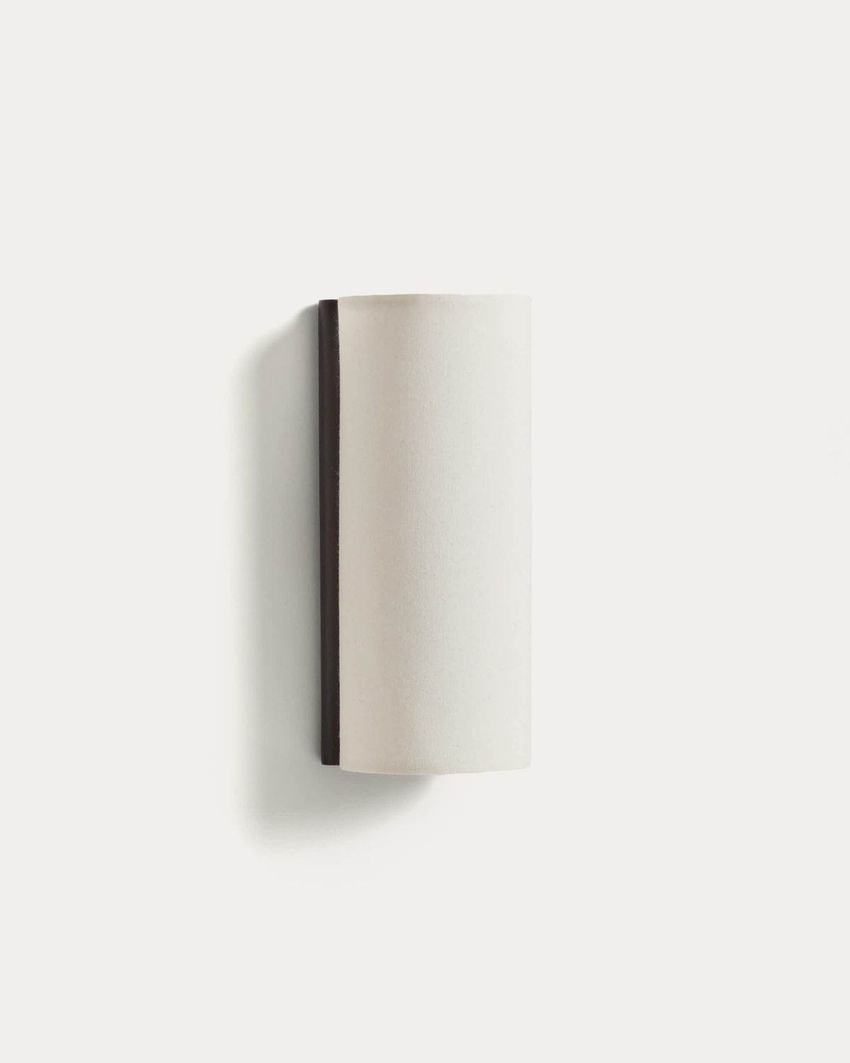 Aplique de pared Umbran de madera de caucho marrón oscuro y lino beige