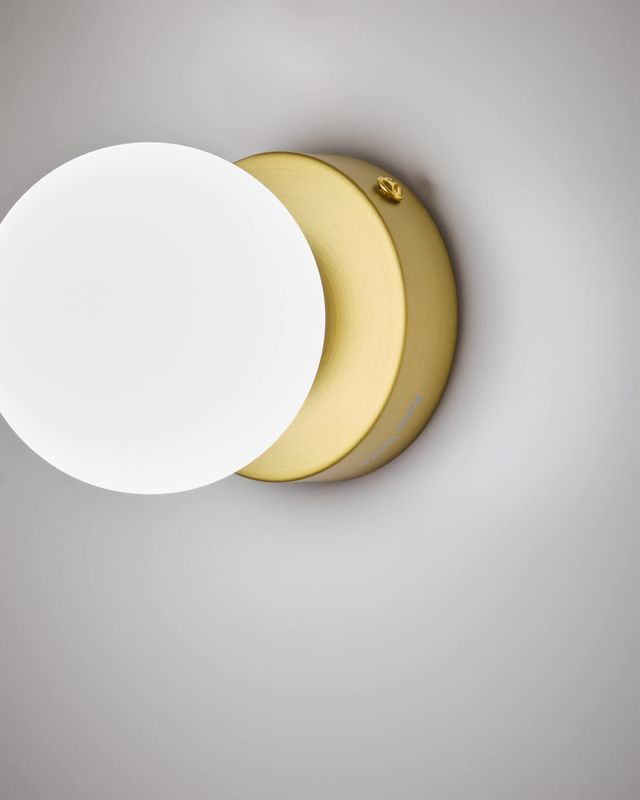 Aplique de pared Brisia de metal con acabado latón cepillado y 1 bola de cristal glaseado Ø8 cm