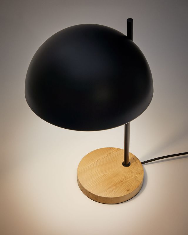 Lámpara de mesa Catlar de madera de fresno y metal con acabado pintado negro