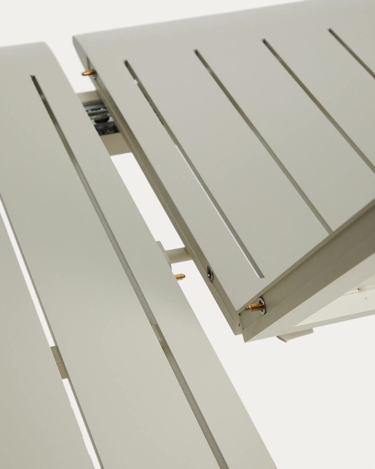 Set de mesa extensible Brela de aluminio y 6 sillas apilables Livadia de aluminio y cuerda sintética crudo 205(287) x 100 cm