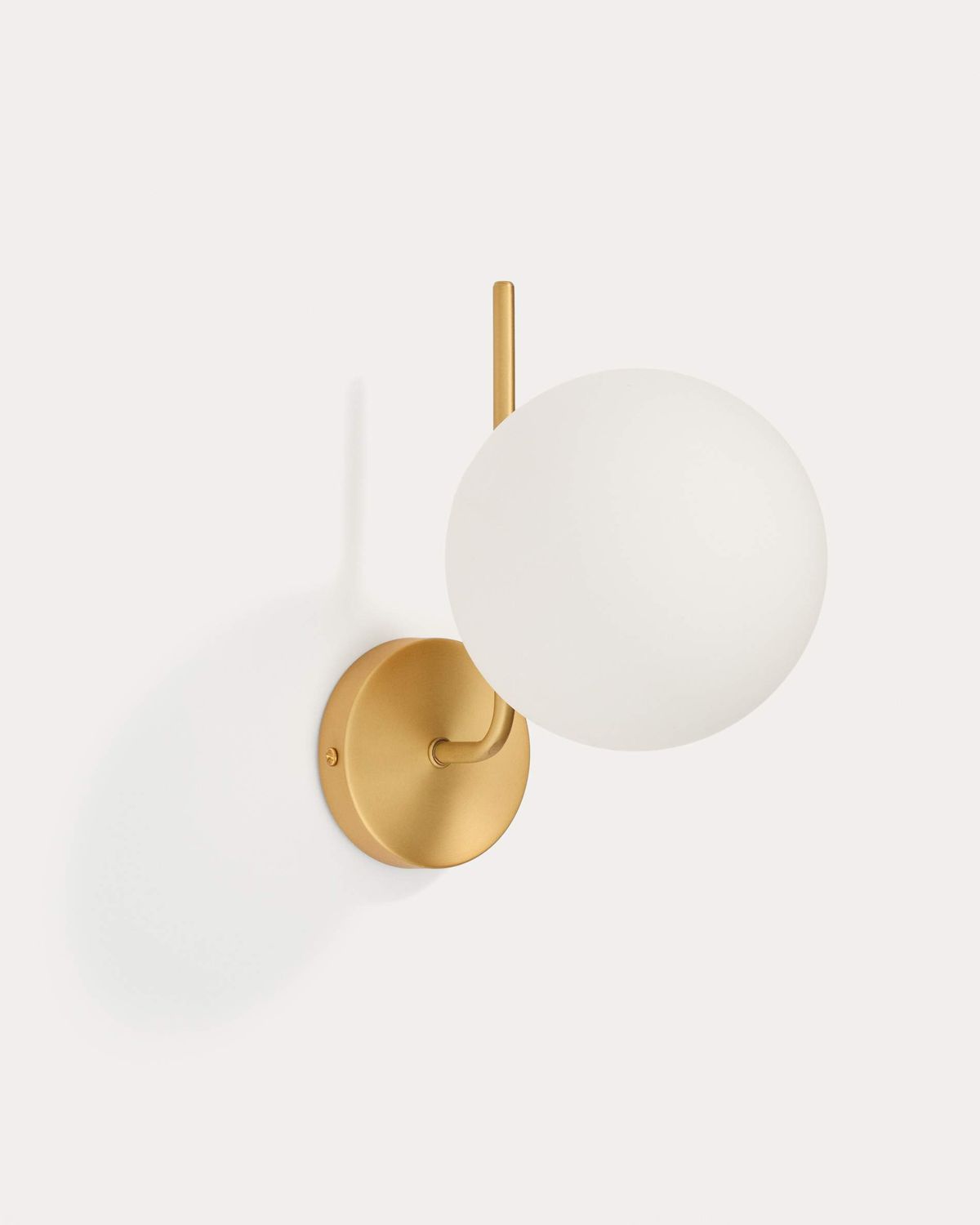 Aplique de pared Brisia de metal con acabado latón cepillado con brazos y 1 bola de cristal glaseado Ø15 cm