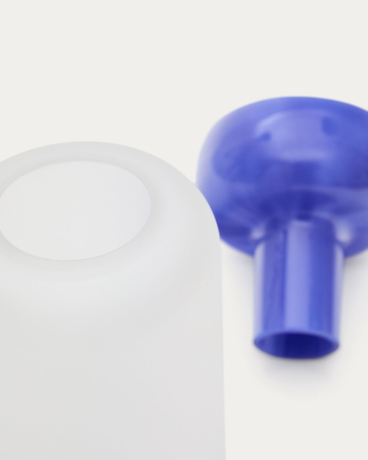 Jarrón Kelse de vidrio transparente y azul 30,5 cm