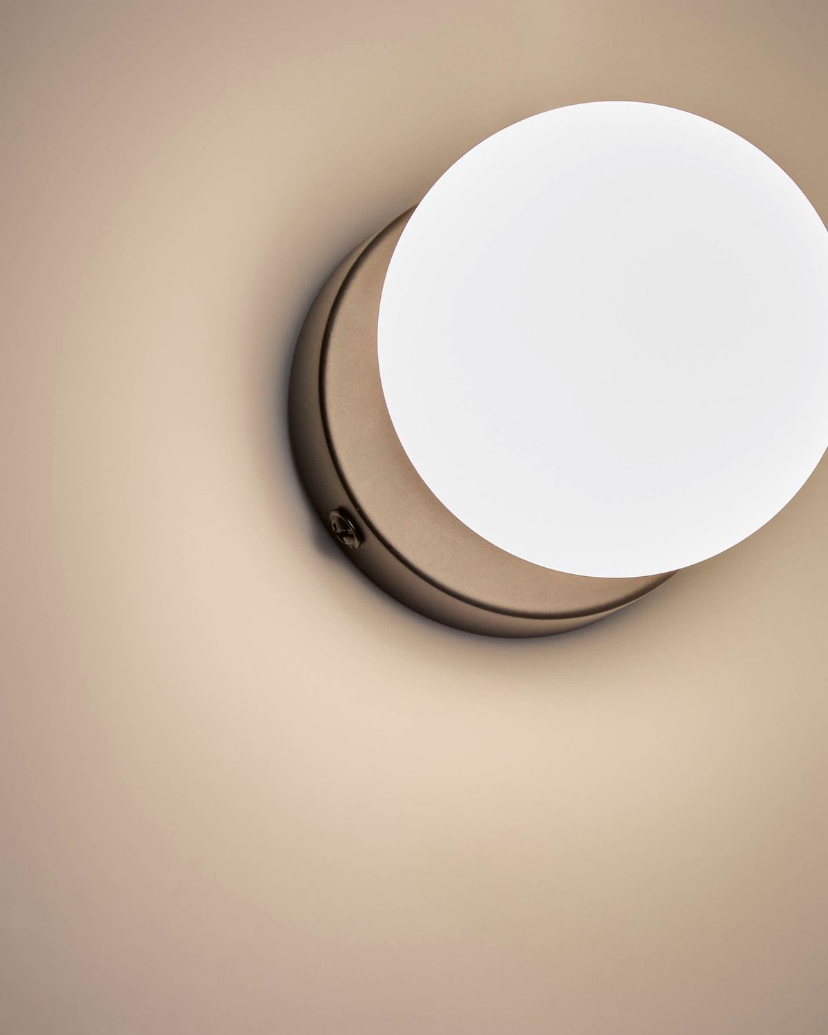 Aplique de pared Brisia de metal con acabado negro y 1 bola de cristal glaseado Ø8 cm