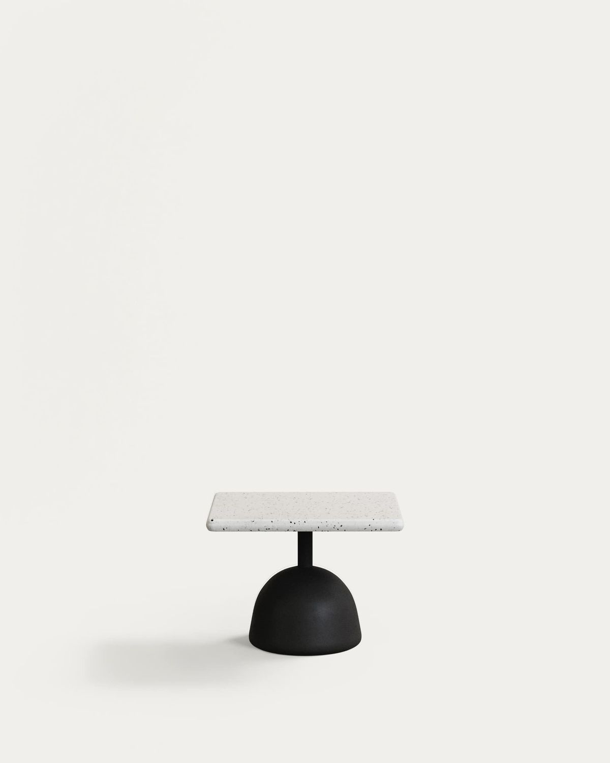 Mesa de centro Saura con sobre de terrazo blanco y pie de cemento negro 48x48x35cm
