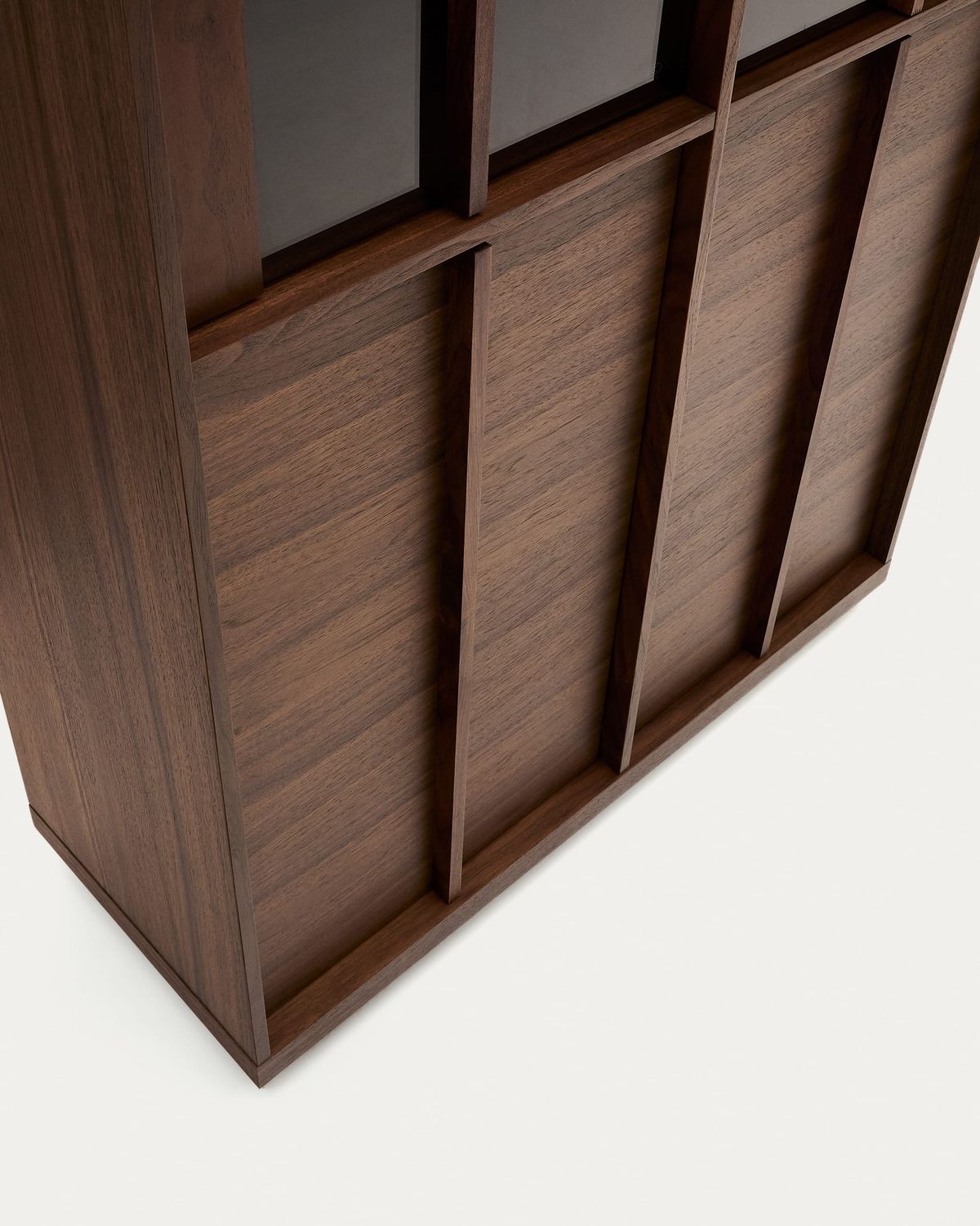 Vitrina Onix madera maciza nogal y chapa de nogal acabado oscuro 100x170 cm FSC Mix Credit