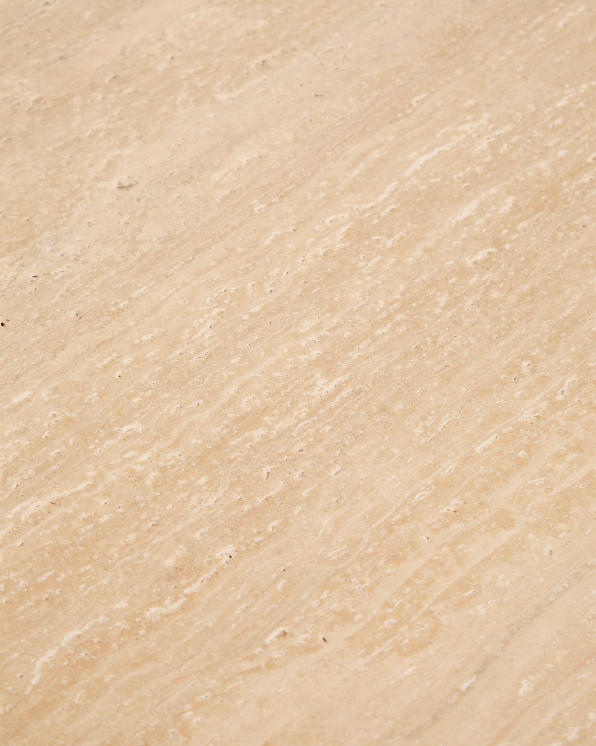 Mesa auxiliar Pirita de travertino beige y patas de madera maciza de roble acabado oscuro 71 x 70 cm FSC 100%