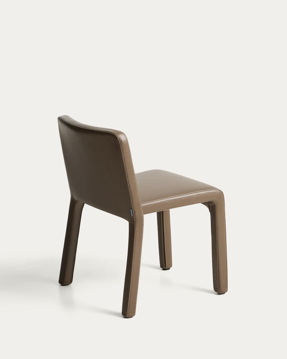 Silla apilable Loria de poliuretano marrón FSC 100%