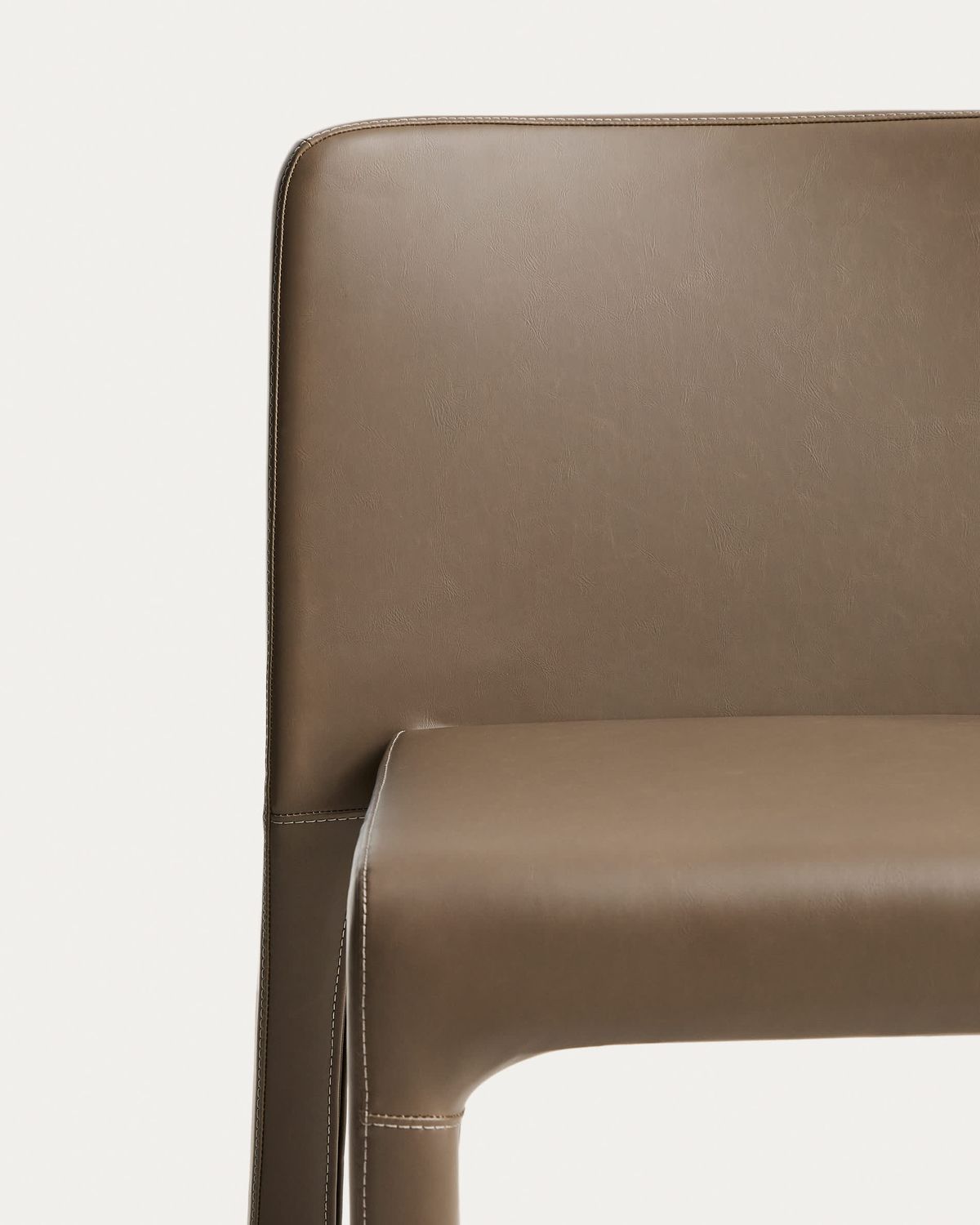 Silla apilable Loria de poliuretano marrón FSC 100%