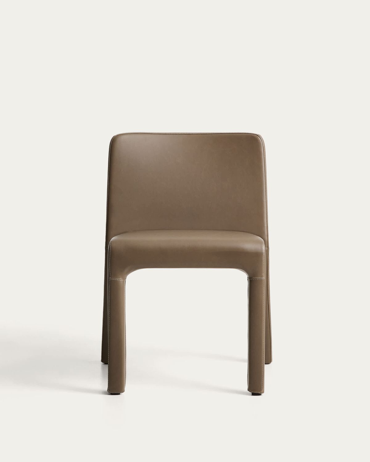 Silla apilable Loria de poliuretano marrón FSC 100%